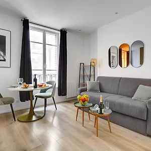 160 Eve - Superbe A , Paris France